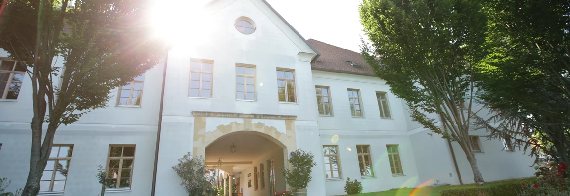 Seminarraum: Eingang des Weinschlosses - Weinschloss Thaller