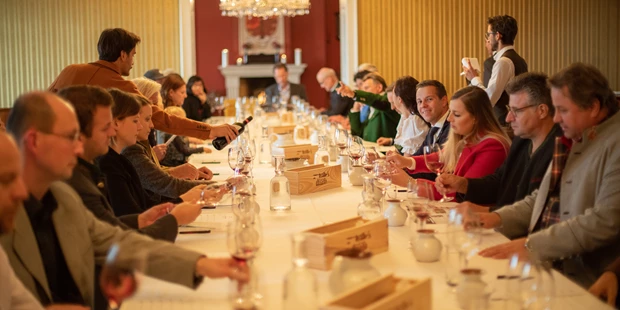 Tagungshotels - Beamer und Leinwand - Wappensaal im Weinschloss mit Seminar - Weinschloss Thaller