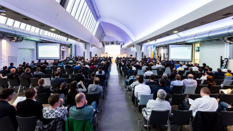 Tagungshotels - Portier: kein Portier - Vortrag in der Shedhalle - VCC Vogel Convention Center