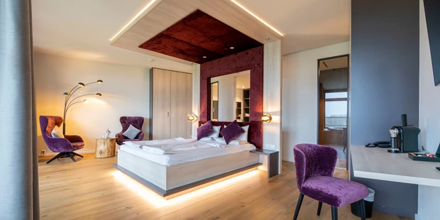 Tagungshotels - Abhörsicher: Einzelne Räume - Suite Nature Dream mit Balkon / Terrasse und Duo-Badewanne - Hotel Bornmühle