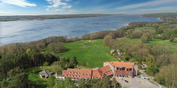 Tagungshotels - Abhörsicher: Einzelne Räume - Lage des Hotels am Tollensesee - Hotel Bornmühle