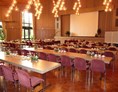 Seminarraum: Parlamentarische Bestuhlung - Potpourri - die Eventgastronomie im Kurhaus