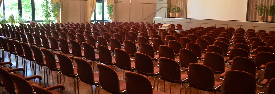 Seminarraum: Reihenbestuhlung - Potpourri - die Eventgastronomie im Kurhaus