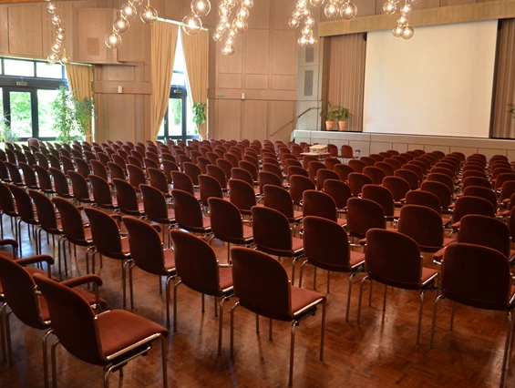 Seminarraum: Reihenbestuhlung - Potpourri - die Eventgastronomie im Kurhaus