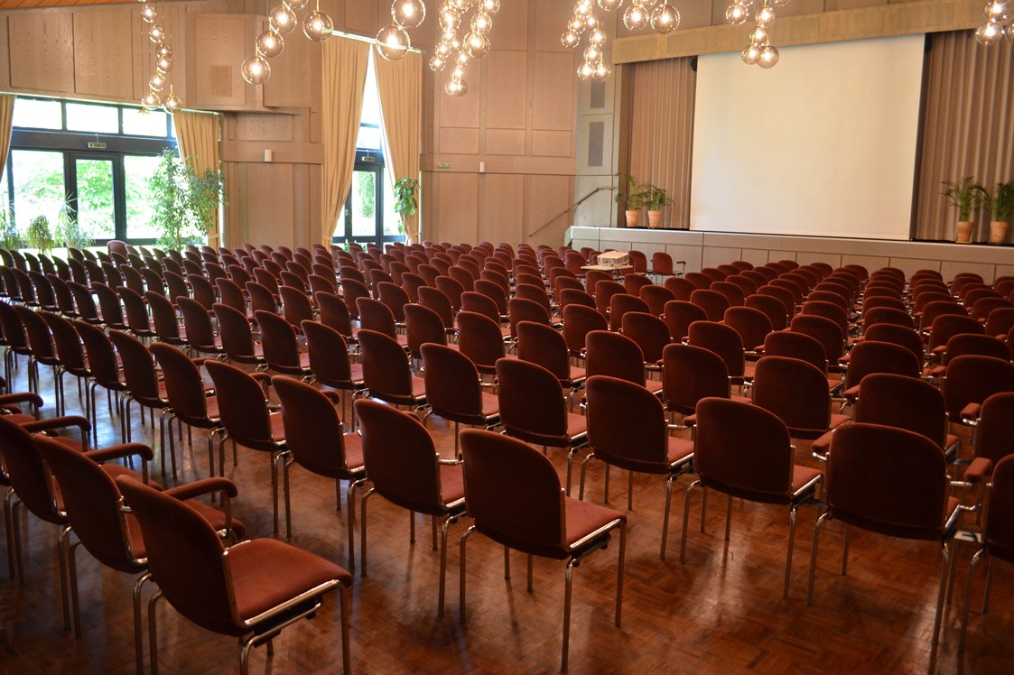 Seminarraum: Reihenbestuhlung - Potpourri - die Eventgastronomie im Kurhaus