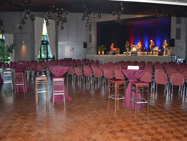 Seminarraum: Reihenbestuhlung - Potpourri - die Eventgastronomie im Kurhaus