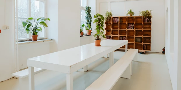 Tagungshotels - Beamer und Leinwand - Vorraum Loft - Alte Münze Berlin