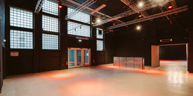 Tagungshotels - Beamer und Leinwand - Rändelhalle  - Alte Münze Berlin