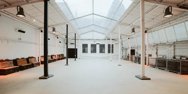 Tagungshotels - Beamer und Leinwand - Lichthof - Alte Münze Berlin