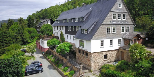 Tagungshotels - Beamer und Leinwand - The Conscious Farmer Trainingcenter