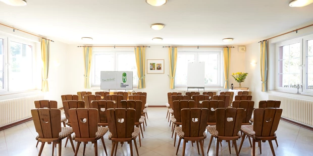 Tagungshotels - Beamer und Leinwand - The Conscious Farmer Trainingcenter