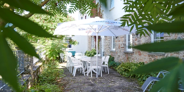 Tagungshotels - Beamer und Leinwand - The Conscious Farmer Trainingcenter
