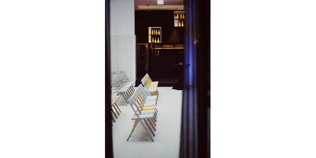 Tagungshotels - Portier: kein Portier - Kinobestuhlung und Bar des SAALs - SAAL der Labstelle