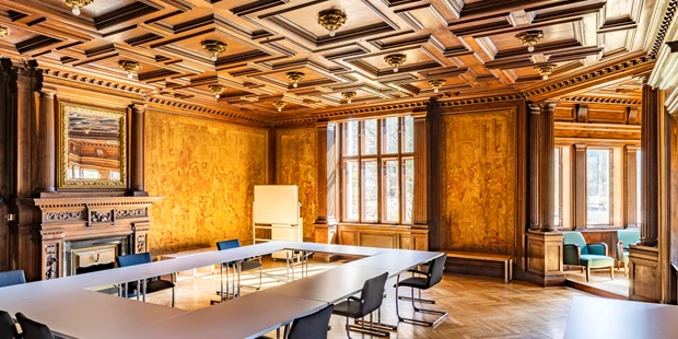 Tagungshotels - Beamer und Leinwand - Gastwirtschaft Schloss Neubruck