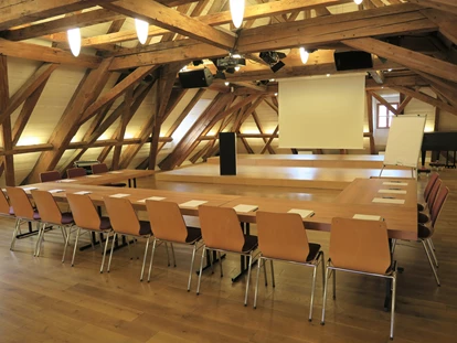Tagungshotels - Portier: kein Portier - Falkensteinsaal 2. OG
Leinwand, Beamer, Licht- und Tontechnik, Rednerpult, Flipchart - Mozarthaus St. Gilgen am Wolfgangsee