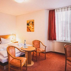 Seminarraum: Zimmerbeispiel - Benessere Hotelbetriebs GmbH - Waldhotel Soodener-Hof