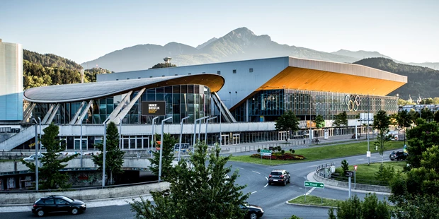Tagungshotels - Beamer und Leinwand - Sport- und Veranstaltungszentrum Olympiaworld