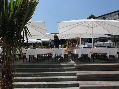 Tagungshotels - Portier: kein Portier - Die Festterrasse des BRUNO in 2345 Brunn am Gebirge. - BRUNO