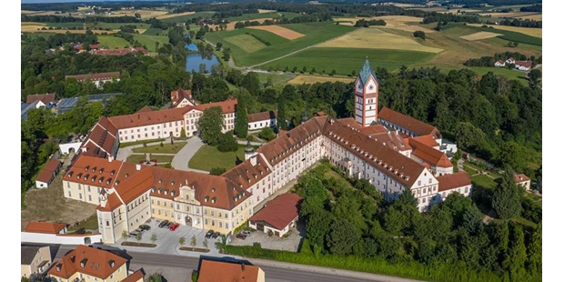 Tagungshotels - Beamer und Leinwand - Das Kloster Scheyern liegt zentral in Bayern. - Gäste- und Tagungshaus Kloster Scheyern