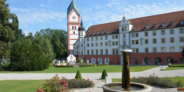 Tagungshotels - Beamer und Leinwand - Gern begrüßen wir Seminar- und Tagungsteilnehmer im idyllischen Kloster Scheyern.  - Gäste- und Tagungshaus Kloster Scheyern