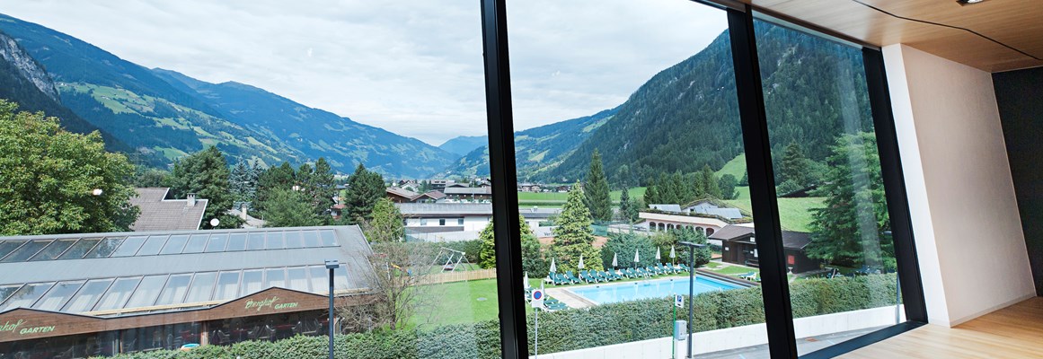 Seminarraum: Aussicht talauswärts vom Seminarraum Nordtirol - Europahaus.Mayrhofen
