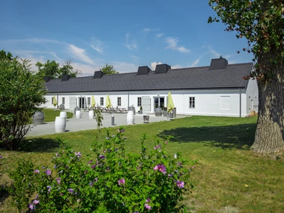Tagungshotels - Abhörsicher: Einzelne Räume - Lennard Lindner - Kalandahaus im Weingut Esterházy