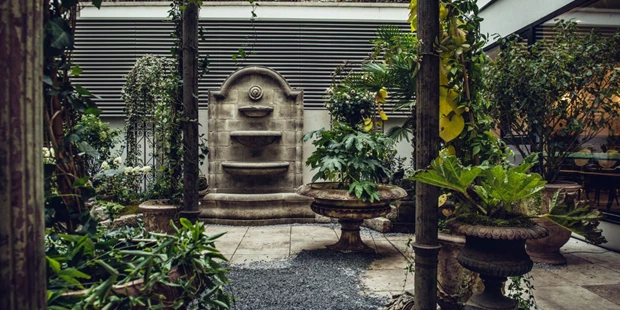 Tagungshotels - Beamer und Leinwand - Blick aus dem Extrazimmer. - Grand Ferdinand