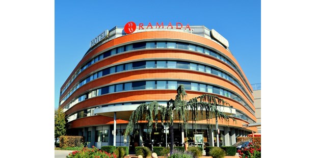 Tagungshotels - Internetanschluss: bis 50 Mbit/s - Außenansicht - Hotel Ramada Graz