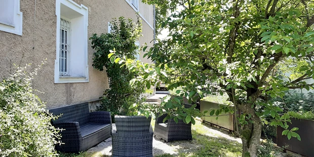 Tagungshotels - Beamer und Leinwand - Garten - Seminarhaus BRÄU
