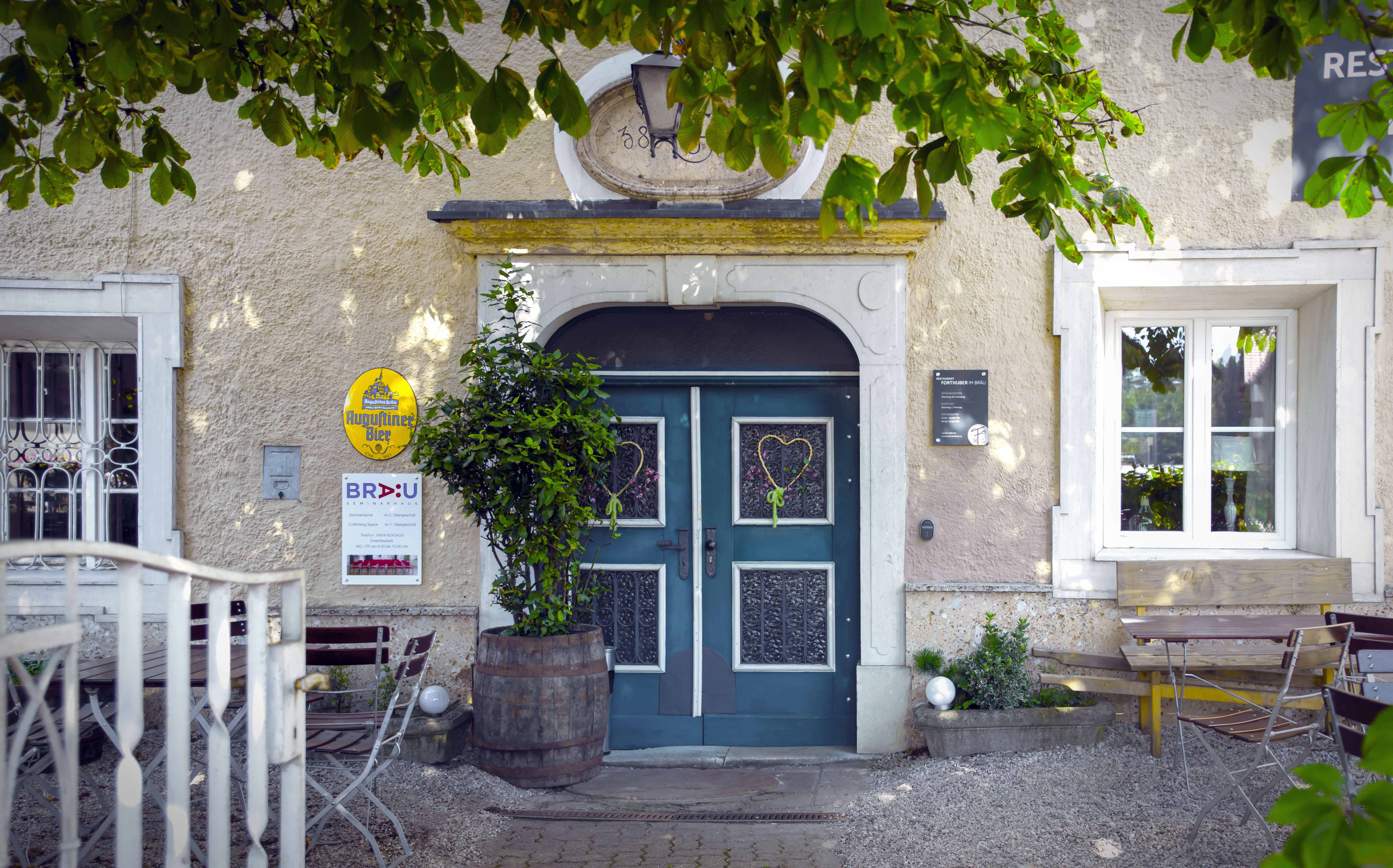 Tagungshotels - Art der Location: Tagungsstätte - Innviertel - Eingang Seminarhaus - Seminarhaus BRÄU