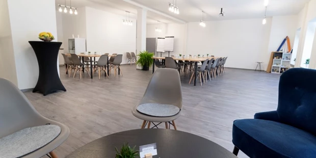 Tagungshotels - Abhörsicher: Einzelne Räume - Sitzecke - Invitata - Creative Rooms (Maistraße)