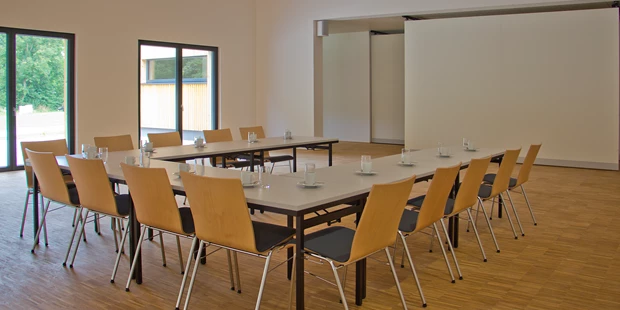 Tagungshotels - Beamer und Leinwand - VAZ Pramtal