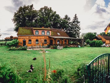 Uriger Bauernhof in Alleinlage Pferdehof Kneipe Saal Räume Bauernhaus