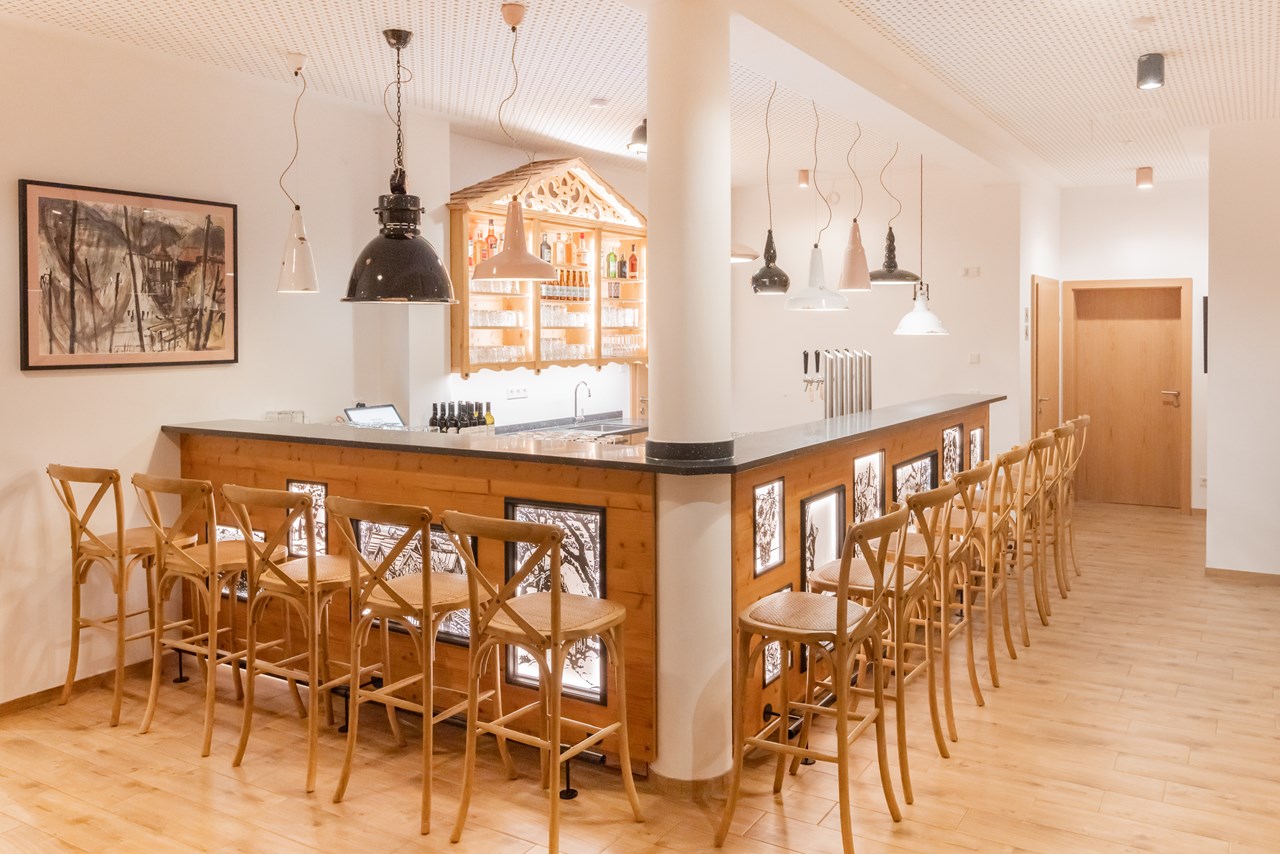 Narzissendorf Zloam - Grundlsee Räume Kobinger Bar