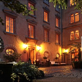 Seminarraum: Hoteleingang - Hotel Schloss Edesheim