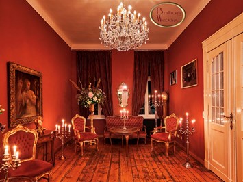 Ballhaus Wedding Räume roter Salon