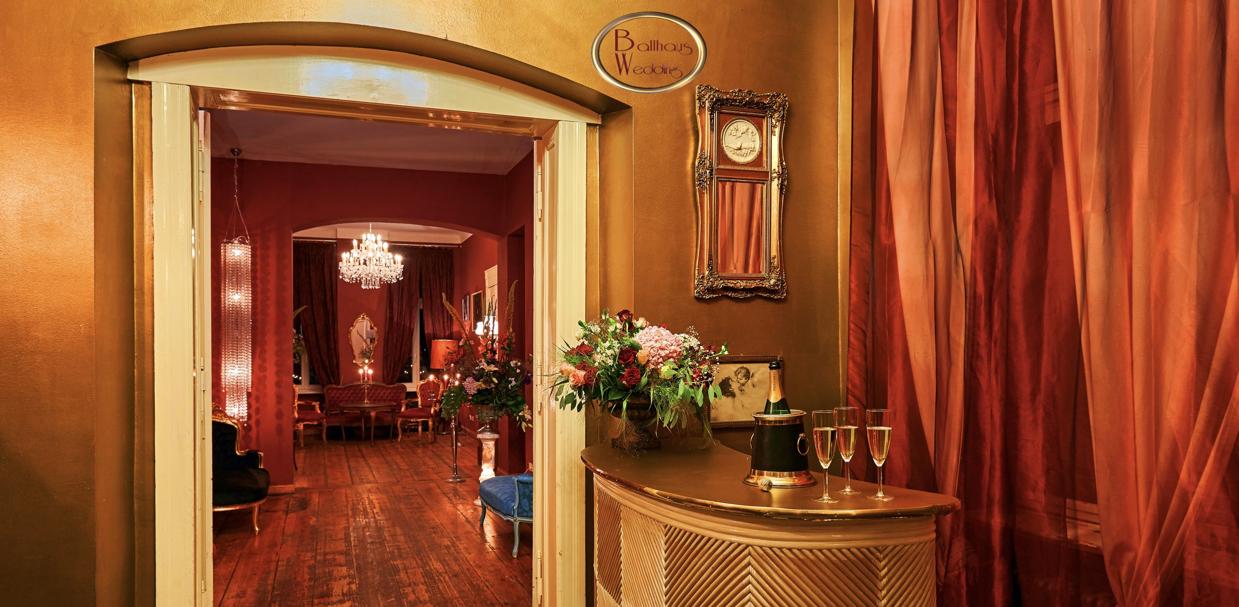 Ballhaus Wedding Räume goldene Bar
