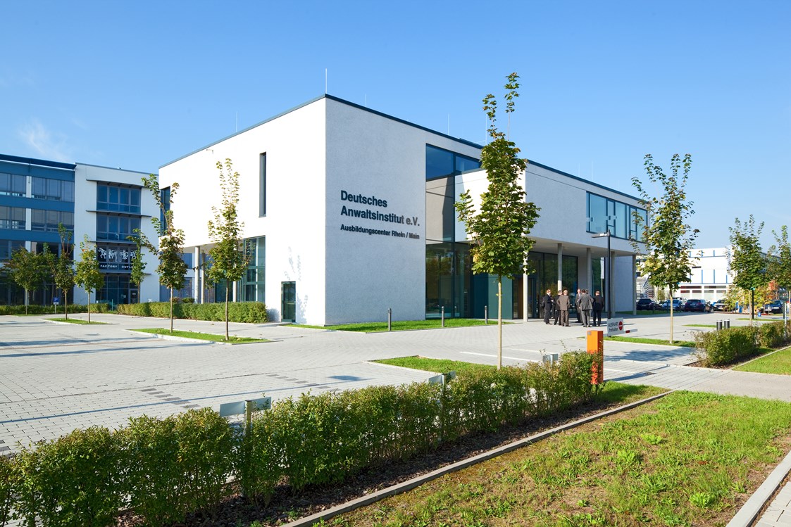 Seminarraum: Außenansicht AC Rhein/Main - DAI Ausbildungscenter Rhein/Main