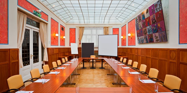 Tagungshotels - Beamer und Leinwand - Wintergarten - Ines Dombois