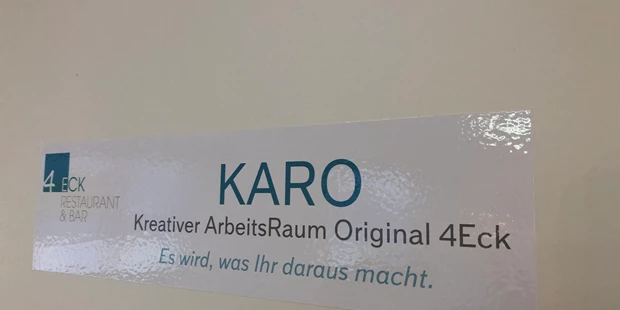 Tagungshotels - Beamer und Leinwand - Tagungsraum KARO im Restaurant 4Eck Garmisch-Partenkirchen - Eventraum KARO