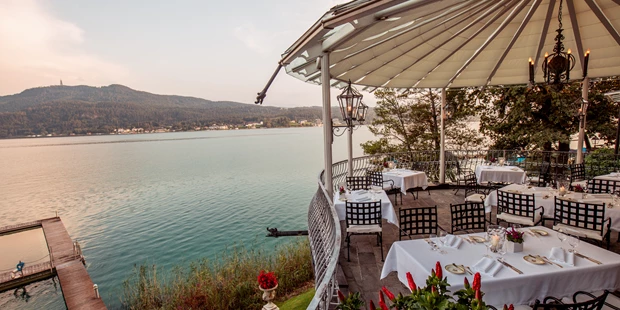 Tagungshotels - Beamer und Leinwand - Gourmet-Restaurant La Terrasse direkt am Wörtherseee - Relais & Châteaux Hotel Schloss Seefels